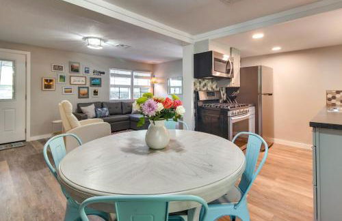 Deck and Dock Access Lakefront Grove Cabin! - Foto 8