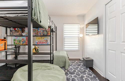 Modern 3BR Villa with Heated Pool & BBQ 14mi to Disney - Photo 23