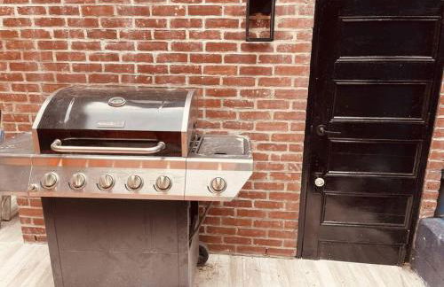 1850s historic Row House 7min train to NYC with private backyard - Foto 25