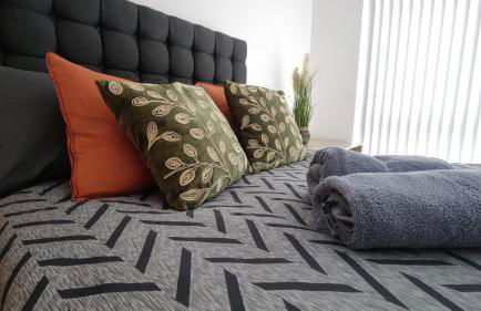 Bee City Cosy Stay - Near Train Stations and Shopping Centre with Paid Private Parking, 500Mbps Internet and Netflix - Foto 3