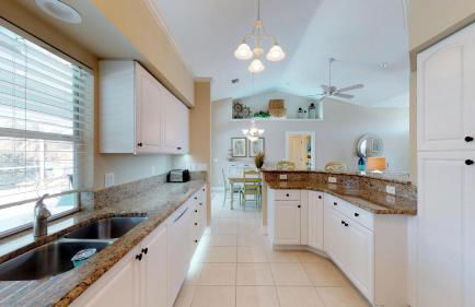 5* 3 BR 3 BA Home 4 min walk to beach & JW Marriott w/heated pool - Foto 4