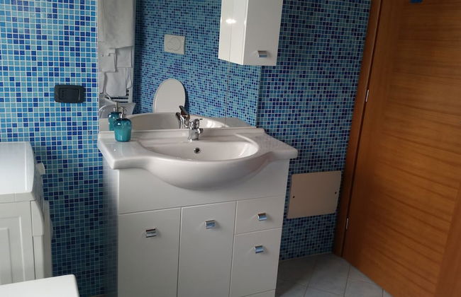 Comfortable Attic With Parking Space in the Town of Chiavari Num001 - Foto 8