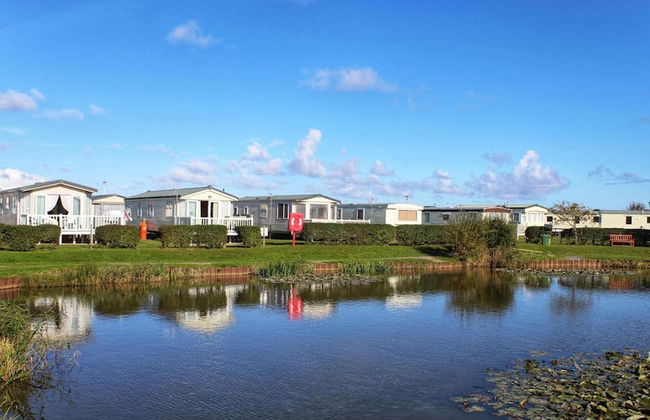 Captivating 2-bed Carvavan in Mablethorpe - Photo 1