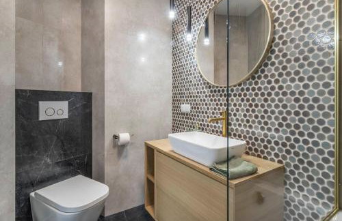 Nowoczesny apartament z balkonem i widokiem na miasto - Foto 6