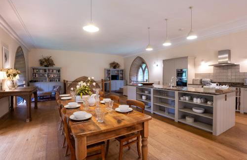 Exceptional Grade II Listed Church Conversion - Foto 3