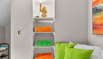 Roomy Central Hub, Games, Fire Pit & Downtown Fun - Foto 3