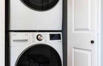 Chic 2BR • King Beds • Huge Patio • 95 Walk Score! - Foto 44