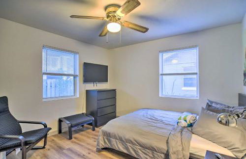 Sun-Soaked Coastal Hideaway - Steps to Beach! - Foto 13