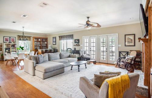 Bayou Breeze Retreat with Pool & River Access - Foto 11