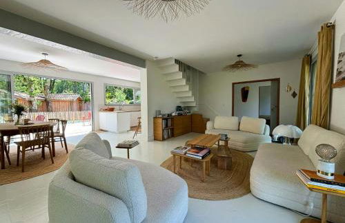 Light-Filled House With Pool In Petit Piquey - Photo 1