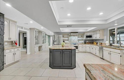 Luxury 5BR Retreat Pool Hot Tub Gym 7000sqf - Foto 11