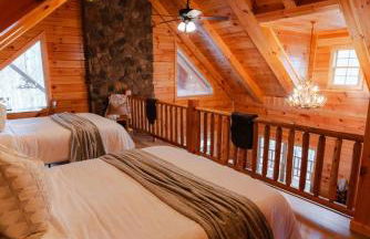 Sleeps 16 Luxury Cabin with Game Room & Hot Tub - Foto 24