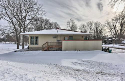 Pet-Friendly Retreat with Deck Steps to Marina! - Foto 19