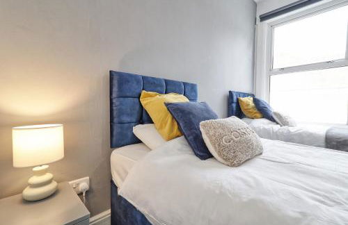 Beautiful Spacious four bedroom house with parking for 2 cars, 5 minute walk to southend station - Foto 22