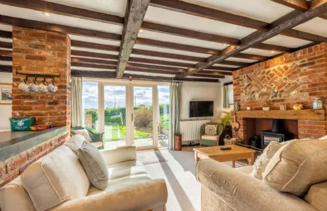 Host Stay Woodfalls Barn - Foto 22