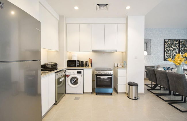 Elegant 3 BR Dubai South - Photo 13