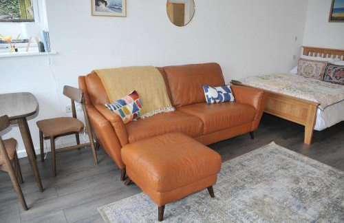 Bright & relaxed beach front studio flat - Photo 3