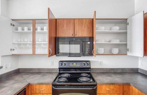 Downtown Bellevue 2BR w WD Storage nr Shops SEA-318 - Foto 7