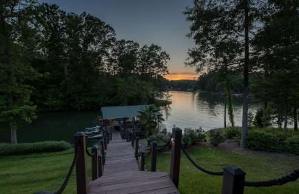 Lakefront 6bdr, Priv Dock, Game Room, Firepit Jake's Lake House by Avantstay - Foto 158