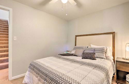 Dock and Jet Ski Slip Lakeside Sunrise Beach Home! - Foto 32