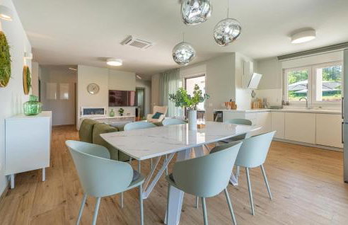 Stunning Home In Hum With Sauna - Photo 7