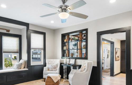 Luxurious 1875 centrally located Canton Akron home, expansive primary & sunset view - Foto 12