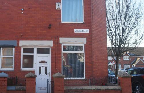 CHEADLE HOUSE HOLIDAYS - Foto 2