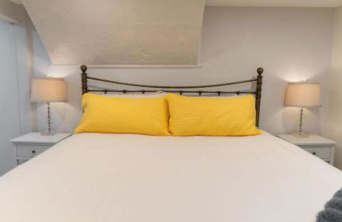 Charming Historic 4 bed -Nearby Eats, Brewery, Shops, Park - Foto 37