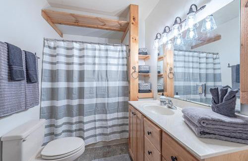 Bear Pause Cabin 3 BR/3BA Amazing view of the Lake - Foto 26