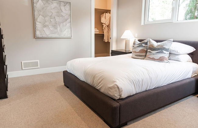 Lakeview Luxury Home in Vineyard w Infinity Pool hot tub - Photo 22