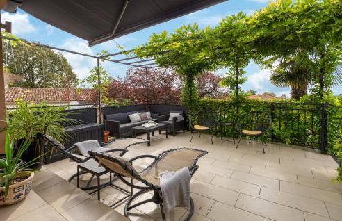 2 Bedroom Cozy Apartment In Porec - Foto 1