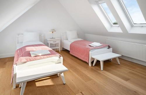 GUT KLETKAMP "Mühlenhof 4" - Ruhige Ferienwohnung mit 3 Schlafzimmern I Terrasse mit See- & Naturblick I Gemeinschaftsgarten I 15 Min zur Ostsee I Küche I Parkplatz I Waschmaschine I WLAN - Foto 8