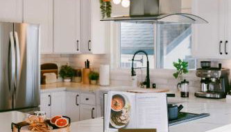 Luxe OB Home, Walk to Beach, Sauna, and Backyard - Foto 5