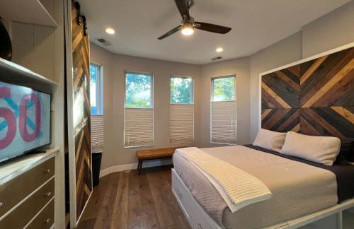 UPTOWN CASTLE - CITY VIEWS - THEATER & CONVENTION DISTRICT! - Foto 18