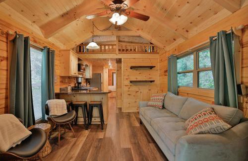 River Cabin Hot Tub & Swim Spa Near Downtown - Foto 1