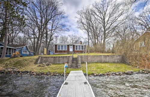 Lakefront 1930s Log Cabin with Dock and Fire Pit! - Foto 23