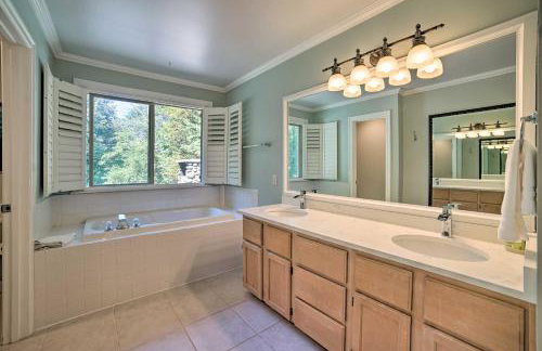 Beautiful Wine Country Home w/ Hot Tub & Lake View - Foto 21