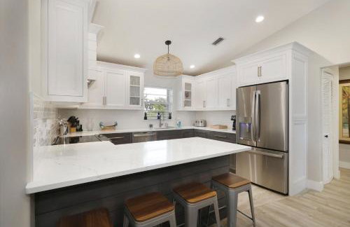 Waterfront Luxury Home With Pool And Boat Dock 3 Bedroom Home by RedAwning - Foto 29