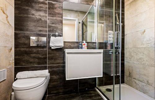 Spacious 4 Bed House in Exhall, Sleeps 7 - Foto 27