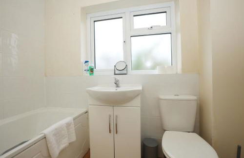 Blagdon Park By N And N Stays Ltd, Perfect for Contractors and Workers, Transport links 10 mins to City Centre, Free on Street Parking, Fast Wifi - Photo 23