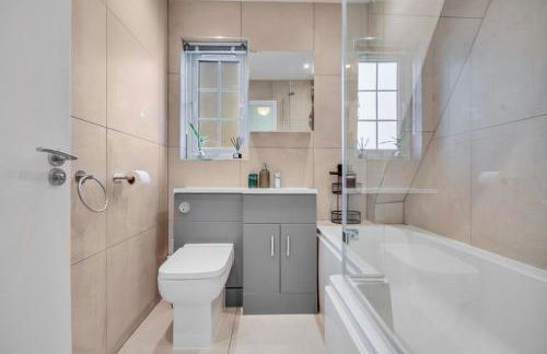 Lovely 2-Bed House with parking - Foto 15