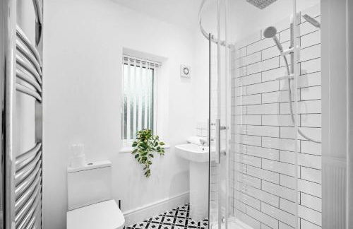 Two Bedroom Apartment - On Street Parking Available - Netflix - Wifi - Top Rated - 311M - Photo 4