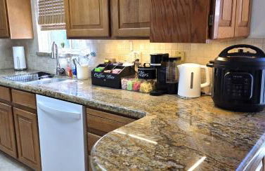 Hot Tub, Game Room, Kayaks, Boat Parking, Backyard, King, Fire Pit, Pets, WD - Foto 11