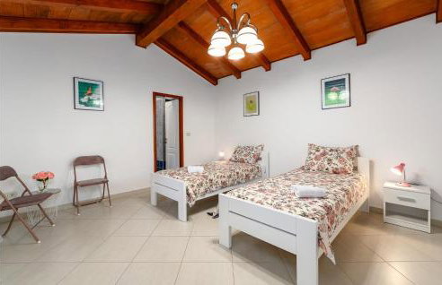 4 Bedroom Stunning Home In Jurani - Foto 25