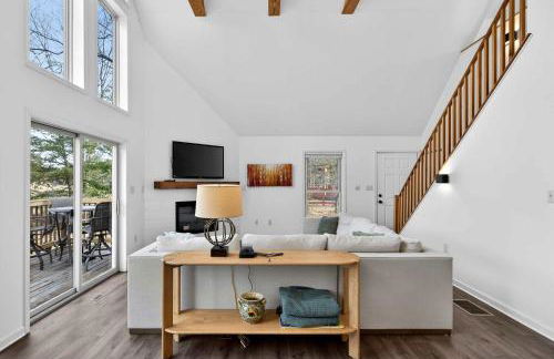 Bright Mountain Cabin with Game Room & Golf Course Views Near Hedgesville, West Virginia - Foto 11