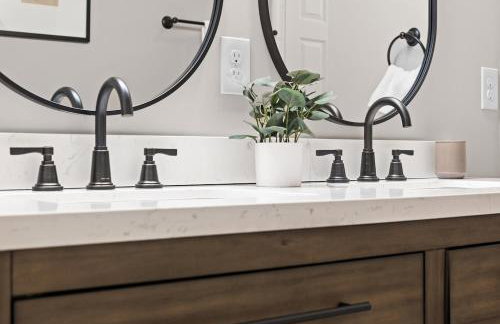 Games,BBQ, Netflix plus FREE Parking Near Bakery Square - Foto 46