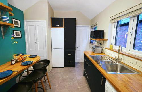 Calm 1 Bed Apartment with Parking in Winchester by At Hem - Foto 11