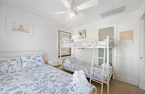 Cozy beach house with ocean views, fire pit and game room - Photo 19