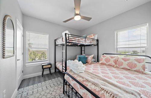 Modern Beach House with Fire Pit and Swimming Pool - Foto 26