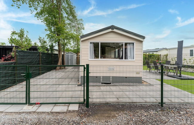 Relaxing Holiday Chalet by the Water in Grou - Foto 2